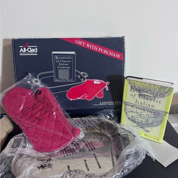Sold Lasagna Pan Set with Pink Oven Mitt - Picture 2 of 2